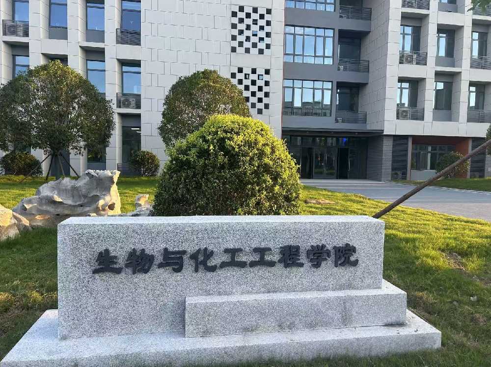 奉化区扬州职业大学体育场高杆灯项目